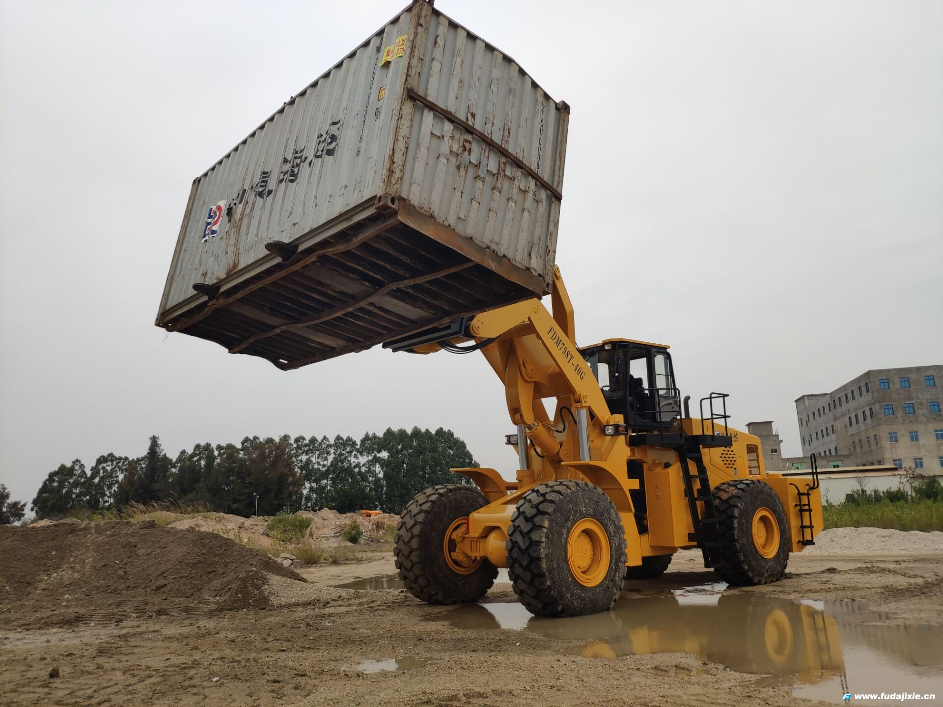 40吨大型集装箱装卸机FDM798T-40G